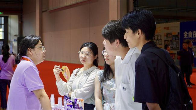 彩神vll引领健康饮品赛道新风尚！卫视品牌亮相第23届全食展(图2)