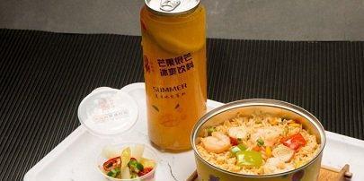 95后小伙子商场租10㎡档口专做茶油炒饭小菜免费自取！彩神vll(图4)