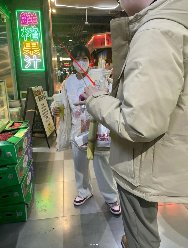 彩神vll17岁全红婵现身SKP购买名贵香水她和家人已经是两个世界的人(图2)