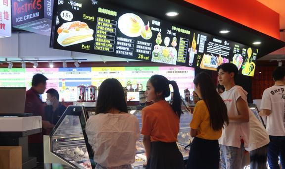 彩神vll这家店的冰淇淋火了日销3000份生意非常火爆(图1)
