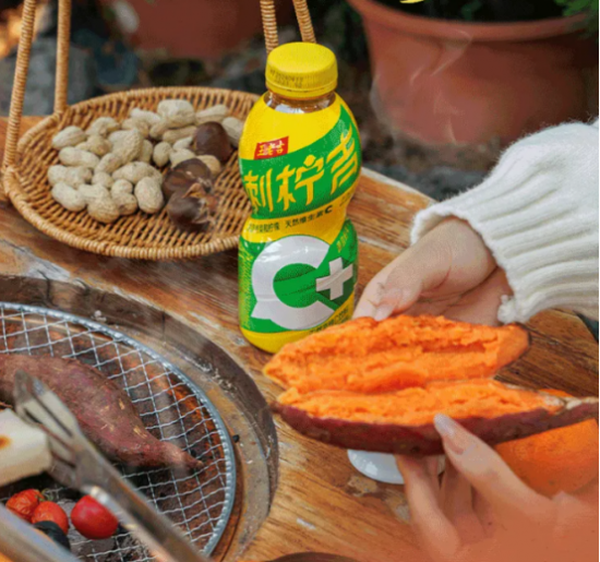 彩神vll冬日围炉幸福升级：王老吉刺柠吉C+成家庭欢聚必备饮品(图3)