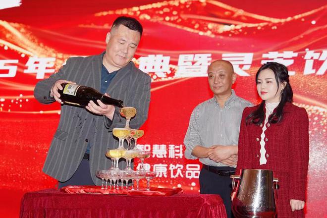 彩神vll易拉罐即开即饮《何书东》灵芝植物饮品上线 填补高端养生饮品市场空白(图2)