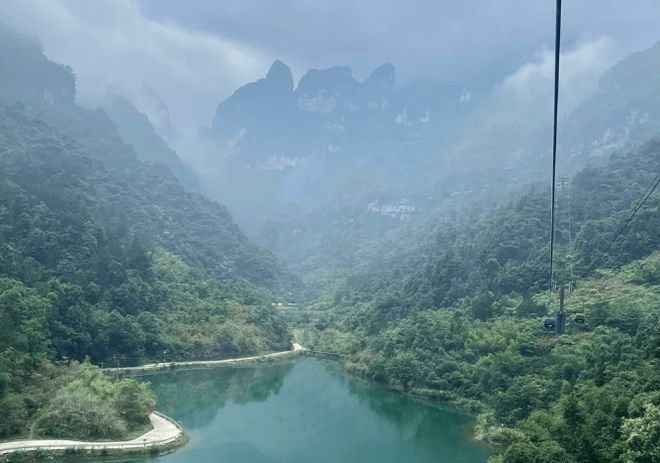 淡季1月张家界之旅怎么走？张家界4日交通彩神vll住宿+美食美景+行程攻略(图2)