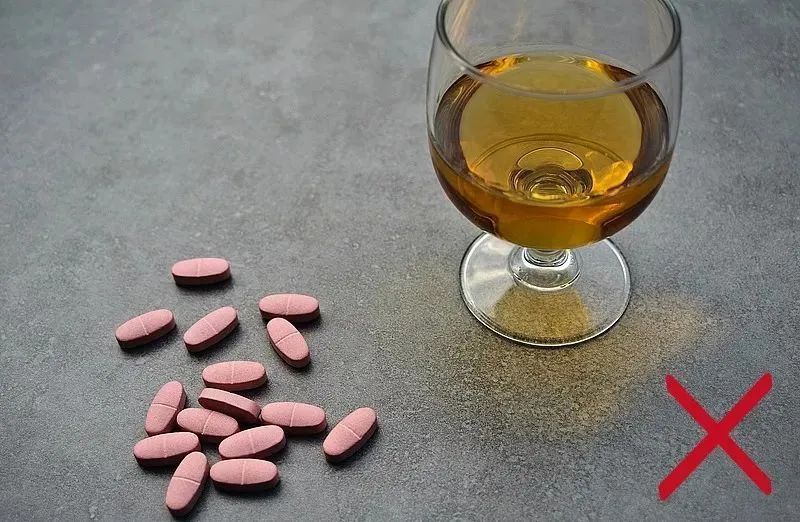 彩神vll惊险！19厘米牙刷掉入胃中 过年别当“酒懵子”(图2)