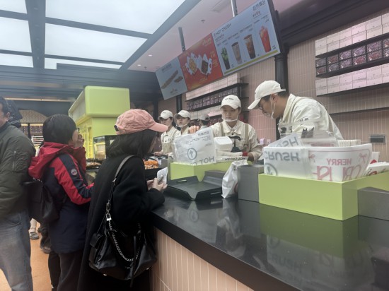 走进商铺直接立减！上海消费券新模式来了彩神vll(图1)