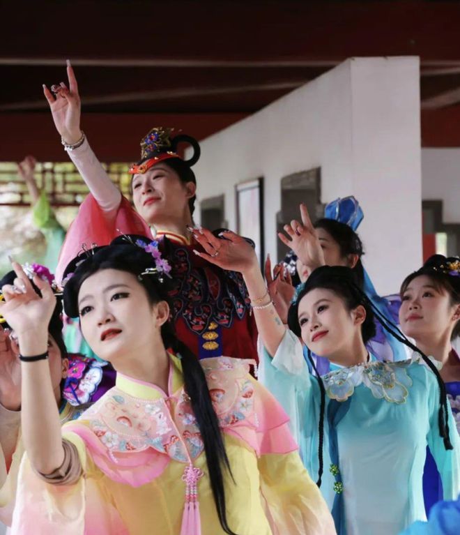 彩神vll好“戏”连台！2025“戏游环翠”戏曲节举行(图2)