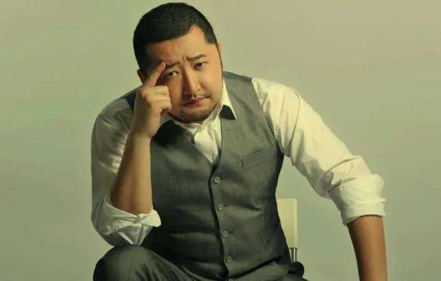 彩神vll41岁演员版纳街头摆摊擦鞋！10元一双引围观满头大汗毫不避讳(图10)