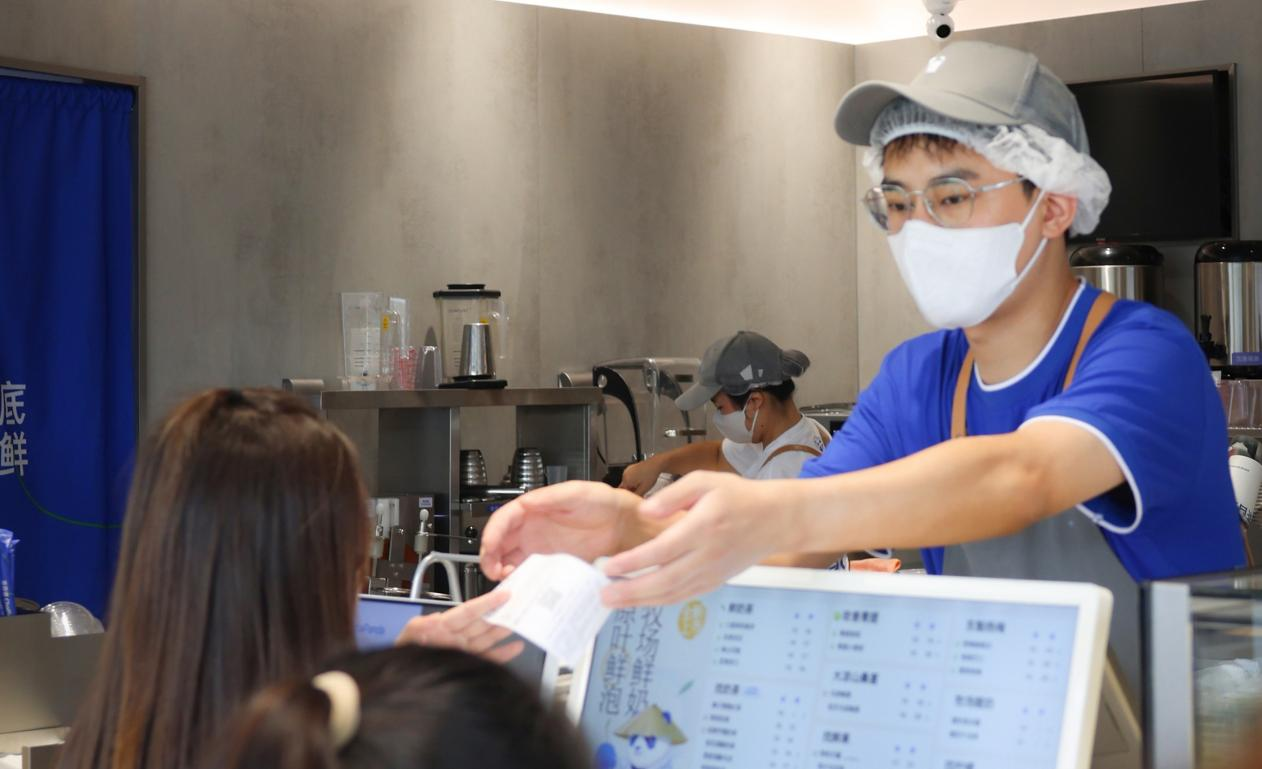 5天卖出180万杯 茶百道的“宋彩神vll朝网红饮品”卖爆了