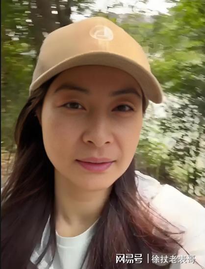 彩神vll郭晶晶山西为爱女庆生素颜现身亲和力十足生日宴选址大