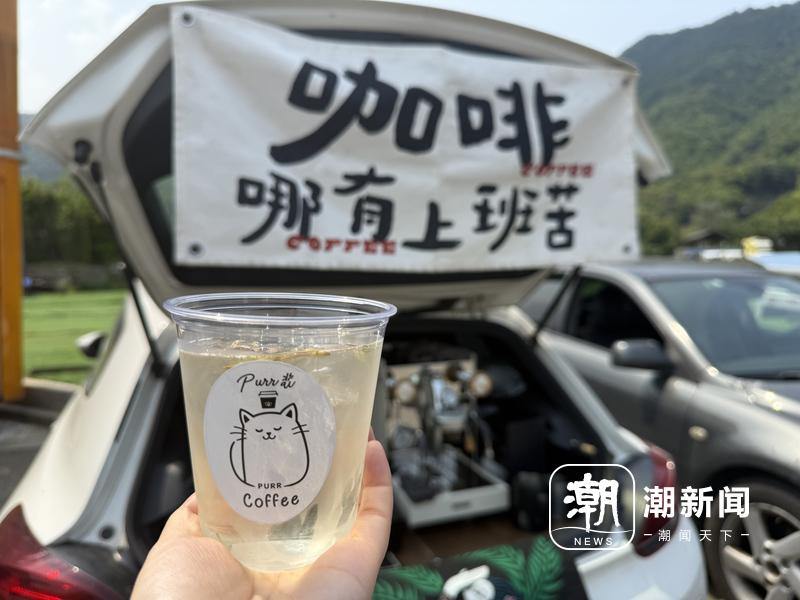 年轻人开始流行旅游摆摊？烟火气里彩神vll看消费新活力(图1)