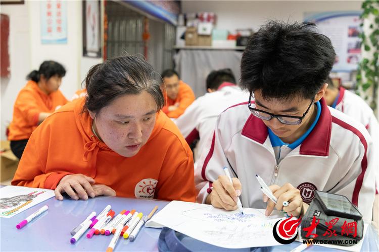 彩神vll爱心传递共筑融合——青岛第十七中学助力全国助残日义卖活动(图4)