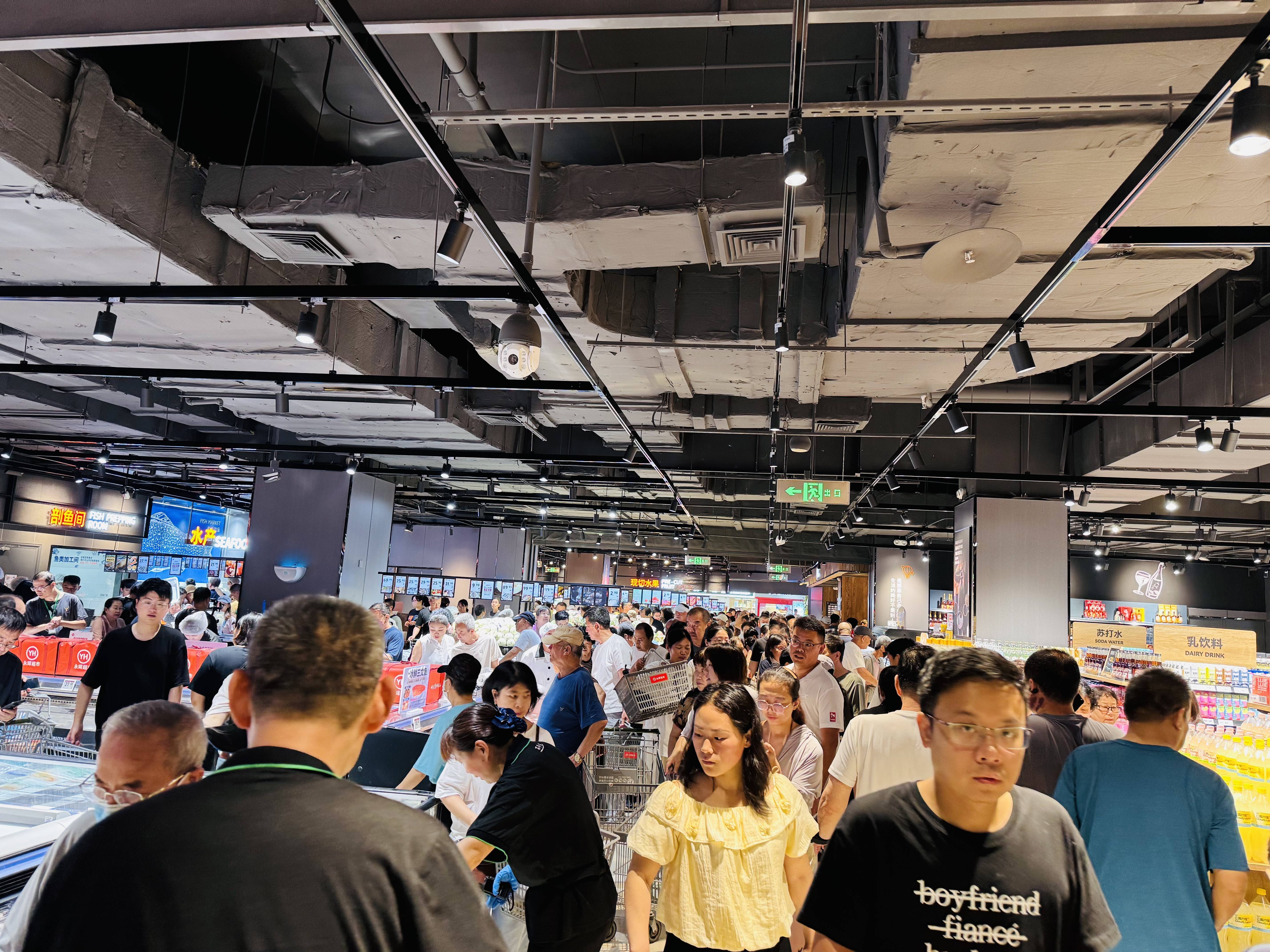 永辉彩神vll超市天津第二家“学习胖东来”自主调改店亮相滨海万达广场(图2)
