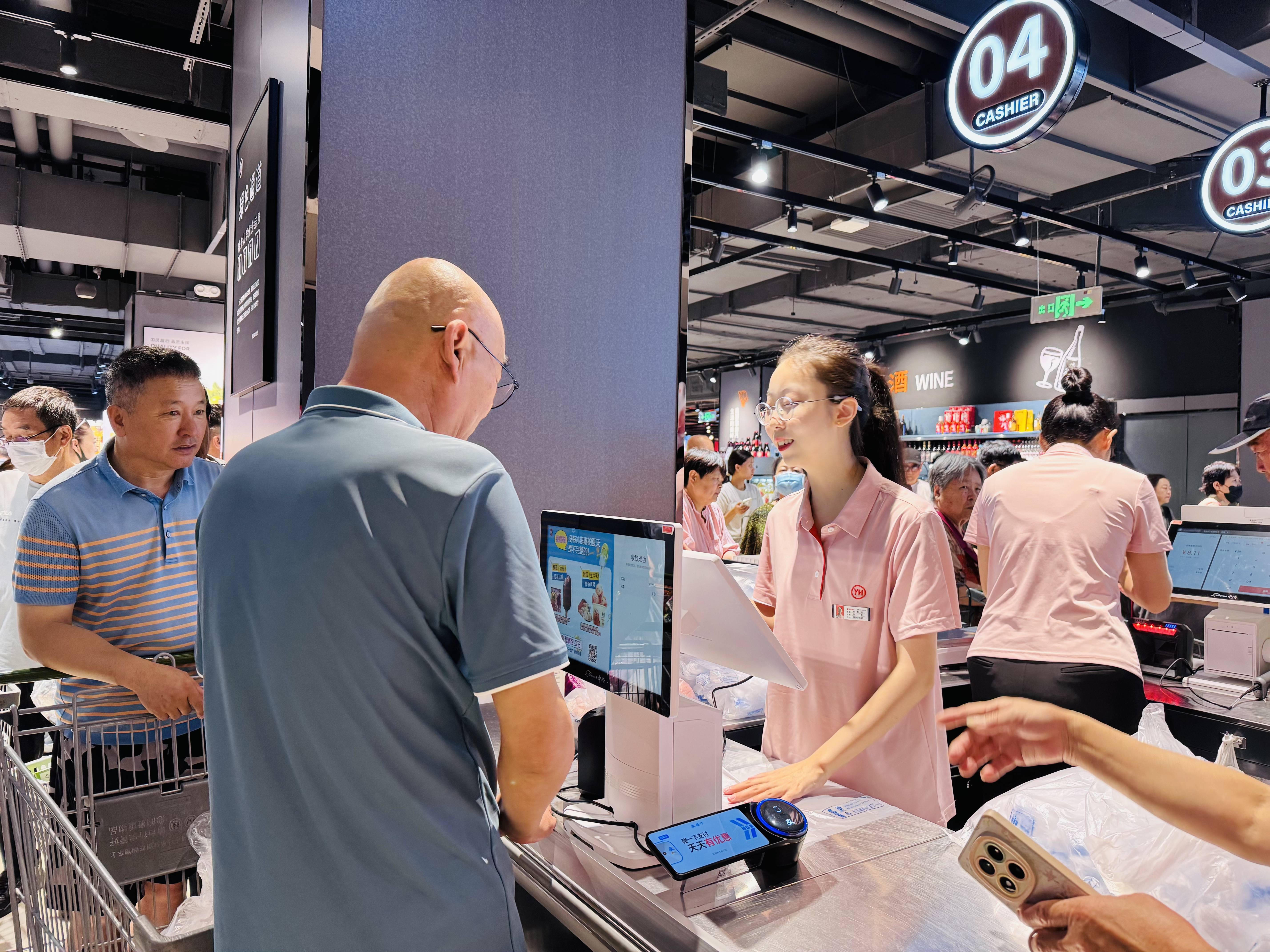 永辉彩神vll超市天津第二家“学习胖东来”自主调改店亮相滨海万达广场(图8)
