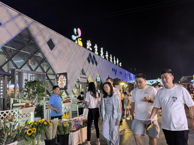 夏日消费热力十足｜烟火气邂逅夜活力 京城夏夜经济多元绽放彩神vll(图1)