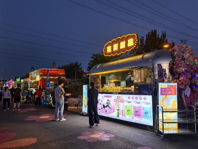 夏日消费热力十足｜烟火气邂逅夜活力 京城夏夜经济多元绽放彩神vll(图2)