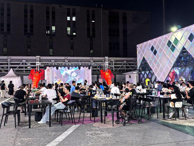 夏日消费热力十足｜烟火气邂逅夜活力 京城夏夜经济多元绽放彩神vll(图3)