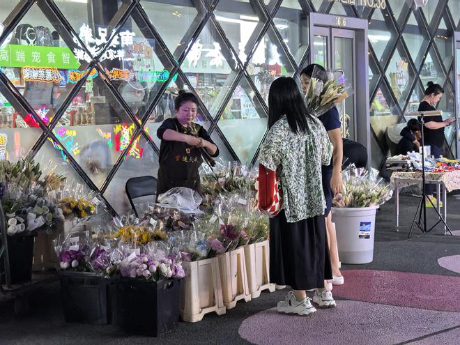 夏日消费热力十足｜烟火气邂逅夜活力 京城夏夜经济多元绽放彩神vll(图5)