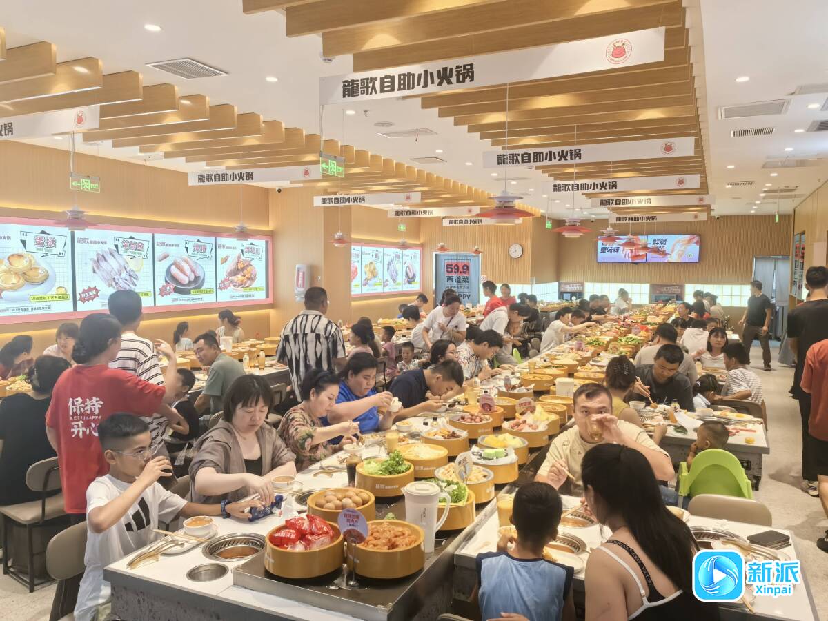 彩神vll消费新图景·聚焦夜经济 潍坊商圈街区“星罗棋布” 华灯璀璨烟火正浓(图1)