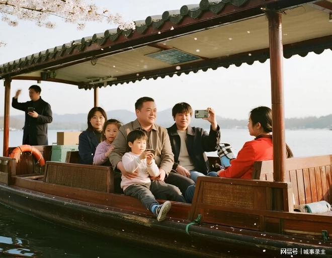 彩神vll老同学带一家5口来旅游6天花了8万临走我当场发飙：把钱结了(图2)