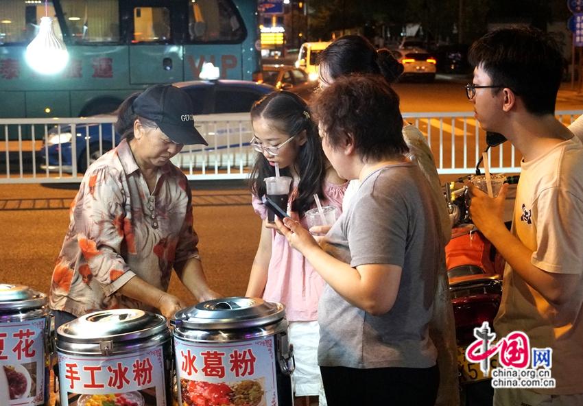 彩神vll地摊长龙遇加场好戏 张家界武陵源夜游人气旺(图3)