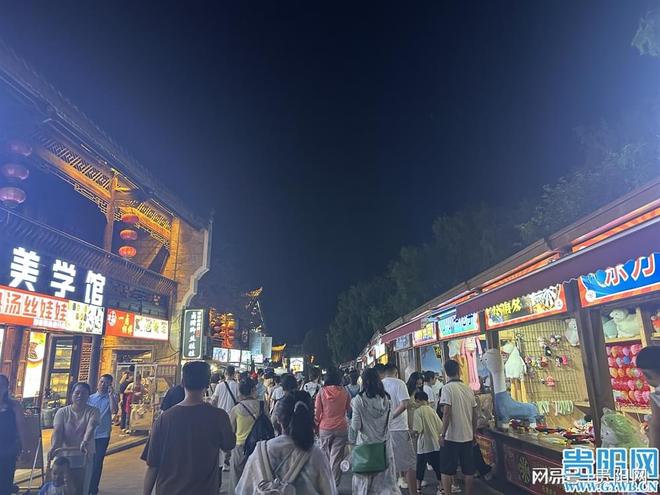 青岩古镇成为贵阳夏日夜游彩神vll新选择(图1)