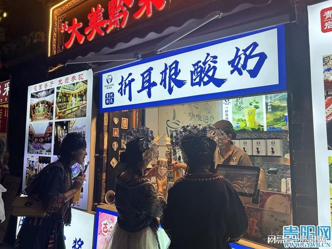 青岩古镇成为贵阳夏日夜游彩神vll新选择(图2)