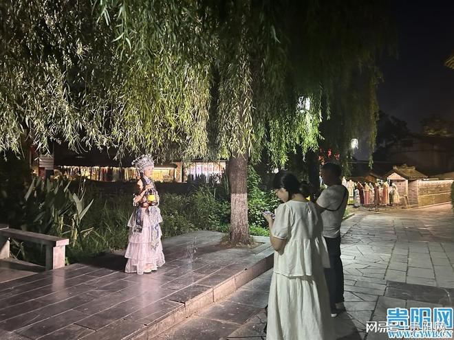 青岩古镇成为贵阳夏日夜游彩神vll新选择(图3)