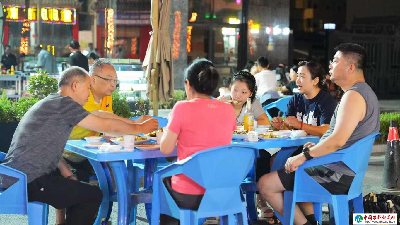 彩神vll宁陕“村光大道”激活消费新“夜”态(图1)