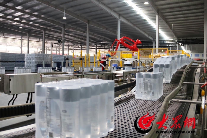 产业链上的山东好品牌“智能产线万瓶 菏泽优典饮品领跑健康新赛道_菏彩神vll泽新闻_大众网(图2)