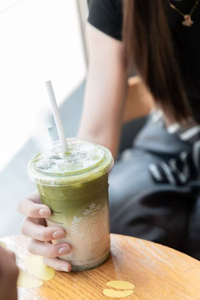 彩神vll引领饮品健康化风潮 星巴克王牌品类茶拿铁系列焕新升级(图1)