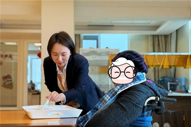 彩神vll正青春敢不同：致敬敢于打破职业偏见的“青春养老人”(图2)